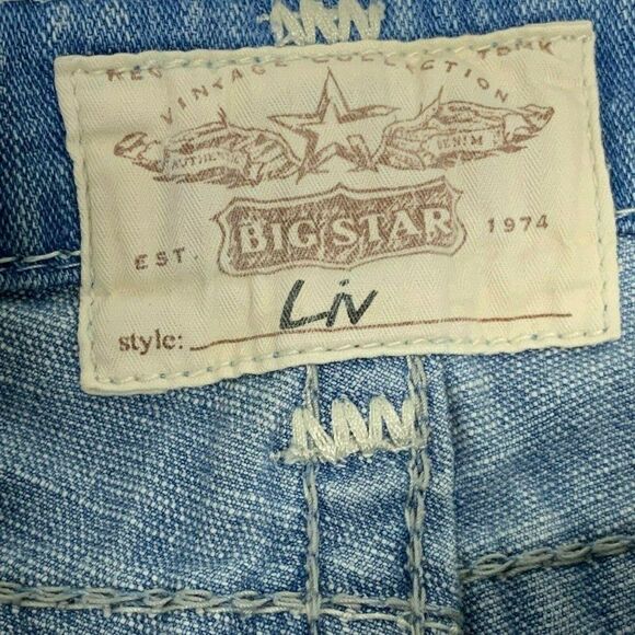 Big Star Liv Denim Bermuda Shorts 26R Med Wash Distressed Cut Off Crochet Pocket - Picture 5 of 8